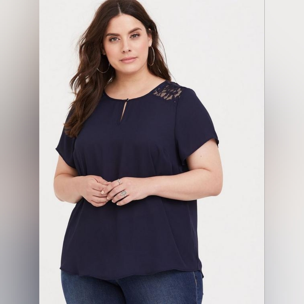 🌟3 For $15 SALE🌟 Torrid Abbey Navy Georgette Keyhole Lace Blouse